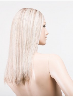 Perruque Sleek Mono Part Ellen Wille teinte Pearl Blonde Rooted sur mannequin vue de profil