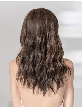 Perruque Fantasy Small Deluxe Ellen Wille teinte Coffeebrown Lighted portée par un mannequin – vue 5