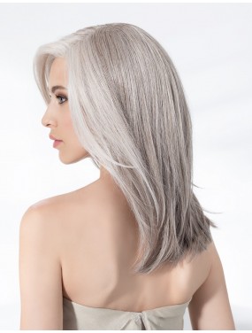 Perruque Affair Deluxe Ellen Wille teinte Snow Mix portée par un mannequin – vue 4