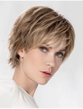 Perruque Avenue Soft Ellen Wille teinte Darksand Rooted portée par un mannequin – vue 3
