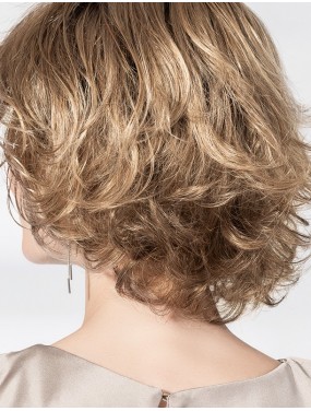 Perruque Bloom Deluxe Ellen Wille teinte Darksand Rooted portée par un mannequin – vue 5