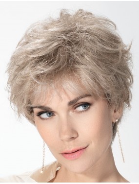 Perruque Charme Small Soft Ellen Wille teinte Pearl Mix portée par un mannequin – vue 1