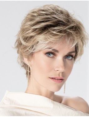 Perruque Charme Soft Ellen Wille teinte Champagne Rooted portée par un mannequin – vue 3