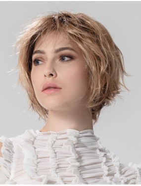 Perruque Escape Soft Ellen Wille teinte Toffeeblonde Rooted portée par un mannequin – vue 2