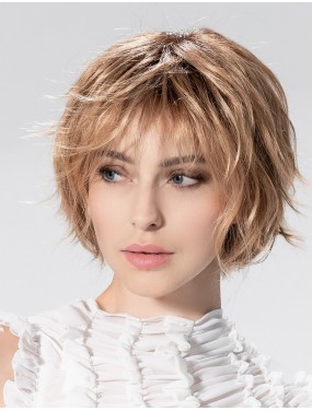 Perruque Escape Soft Ellen Wille teinte Toffeeblonde Rooted portée par un mannequin – vue 4