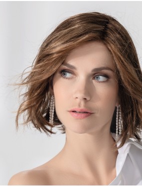 Perruque Esprit Soft Ellen Wille teinte Chocolate Lighted portée par un mannequin – vue 2