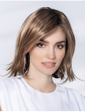 Perruque Icone Small Deluxe Ellen Wille teinte Darksand Rooted portée par un mannequin – vue 2