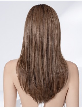 Perruque Mirage Deluxe Ellen Wille teinte Mocca Rooted portée par un mannequin – vue 4