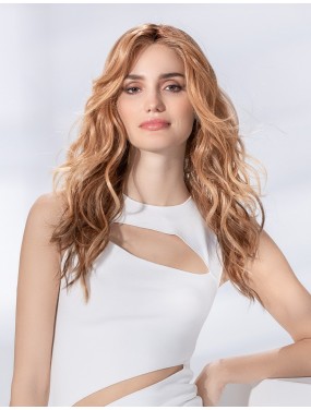 Perruque Sparkle Deluxe Ellen Wille teinte Toffeeblonde Rooted portée par un mannequin – vue 3