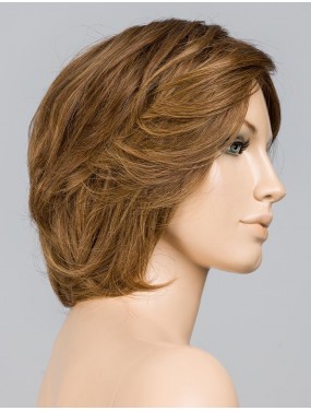 Perruque Brilliance Plus Deluxe Ellen Wille en cheveux naturels, teinte Mocca Rooted – sur tête de mannequin