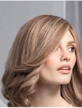Perruque Trinity Plus Deluxe Ellen Wille en cheveux naturels, teinte Nougat Rooted – portée