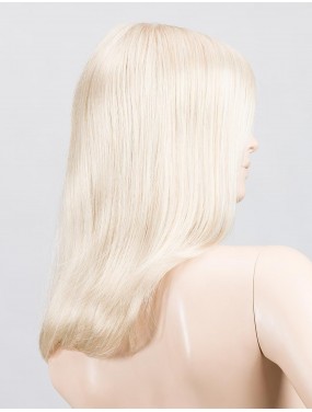 Perruque Sara Ellen Wille – teinte light blonde sur mannequin, vue de dos de trois-quarts
