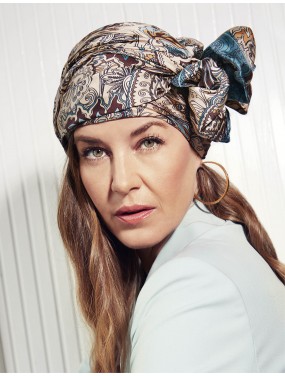 Photo du bonnet en soie Haute Couture, imprimé Rêve bleu