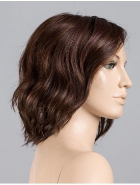 Perruque Amber Mono Part Ellen Wille teinte Plumbrown Rooted sur mannequin vue de profil