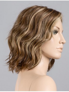 Perruque Amber Mono Part Ellen Wille teinte Tobacco Rooted sur mannequin vue de profil