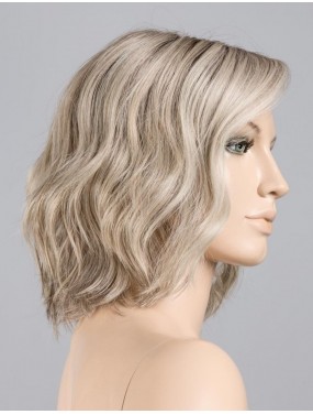 Perruque Amber Mono Part Ellen Wille teinte Pearlblonde Rooted sur mannequin vue de profil