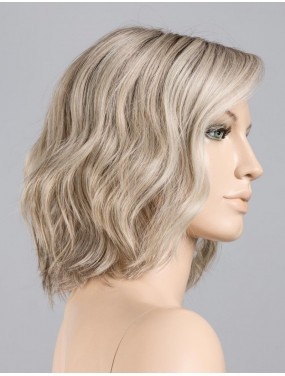 Perruque Amber Mono Part Ellen Wille teinte Pearlblonde Rooted sur mannequin vue de profil