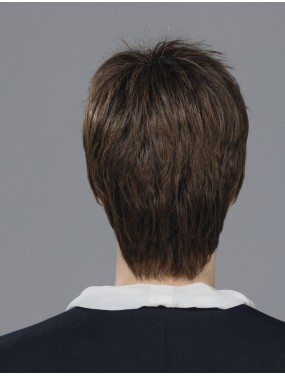 Perruque Bliss Ellen Wille teinte Nougat Rooted portée par un mannequin