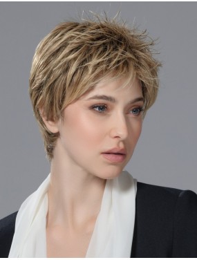 Perruque Bliss Ellen Wille teinte Sand Rooted portée par un mannequin