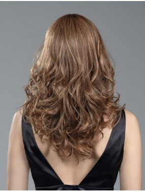 Perruque Diva Mono Part Ellen Wille teinte Mocca Rooted portée par un mannequin