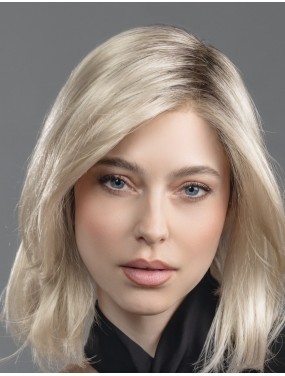 Perruque Flirt Mono Part Ellen Wille teinte Silverblonde Rooted portée par un mannequin