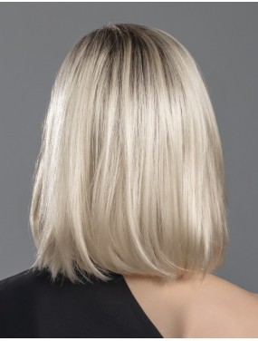 Perruque Flirt Mono Part Ellen Wille teinte Silverblonde Rooted portée par un mannequin
