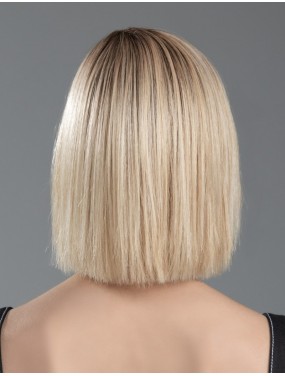 Perruque Lia Mono Part II Ellen Wille teinte Pastelblonde Rooted portée par un mannequin