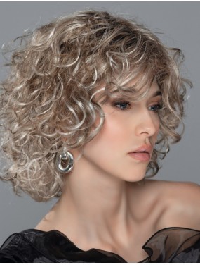 Perruque Loop Ellen Wille teinte Pearlblonde Rooted portée par un mannequin