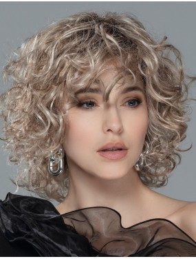 Perruque Loop Ellen Wille teinte Pearlblonde Rooted portée par un mannequin