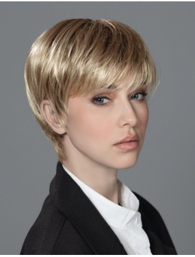 Perruque Pixie Ellen Wille teinte Sandyblonde Rooted portée par un mannequin