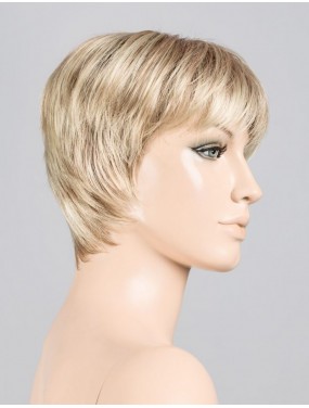 Perruque Pixie Ellen Wille teinte Sandyblonde Rooted sur mannequin vue de profil