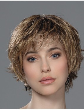 Perruque Raise Ellen Wille teinte Bernstein Rooted portée par un mannequin