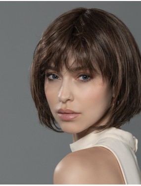 Perruque Sing Mono Part Ellen Wille teinte Cinnamonbrown Mix portée par un mannequin