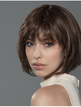 Perruque Sing Mono Part Ellen Wille teinte Cinnamonbrown Mix portée par un mannequin