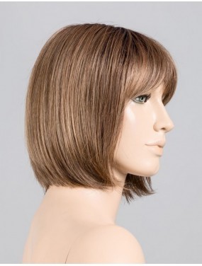 Perruque Sing Mono Part Ellen Wille teinte Mocca Rooted sur mannequin vue de profil