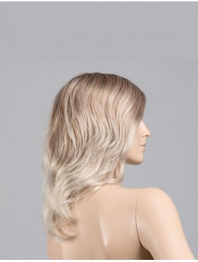 Perruque Touch Mono Part Ellen Wille teinte Candyblonde Rooted sur mannequin vue de profil