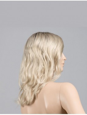 Perruque Touch Mono Part Ellen Wille teinte Pastelblonde Rooted sur mannequin vue de profil