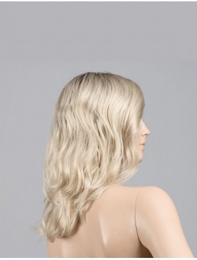 Perruque Touch Mono Part Ellen Wille teinte Pastelblonde Rooted sur mannequin vue de profil