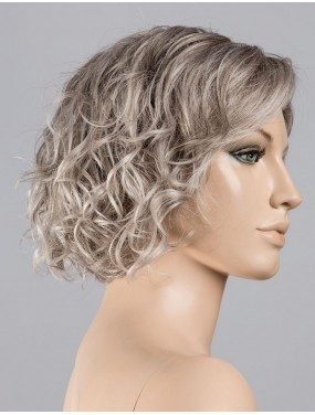 Perruque Turn Mono Part Ellen Wille teinte Stonegrey Rooted sur mannequin vue de profil