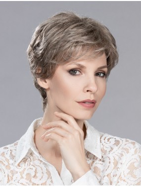 Perruque Apart Mono Ellen Wille teinte Pearl Mix portée par un mannequin