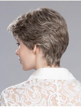 Perruque Apart Mono Ellen Wille teinte Pearl Mix portée par un mannequin