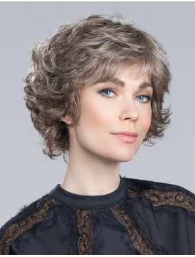 Perruque Aurora Comfort Ellen Wille teinte Smoke Mix portée par un mannequin