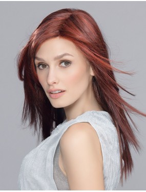 Perruque Code Mono Part Ellen Wille teinte Hotflame Mix portée par un mannequin