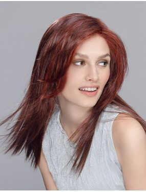 Perruque Code Mono Part Ellen Wille teinte Hotflame Mix portée par un mannequin
