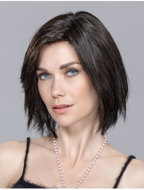 Perruque Elite Small Mono Part Ellen Wille teinte Espresso Mix portée par un mannequin
