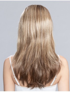 Perruque Glamour Mono Part Ellen Wille teinte Darksand Rooted portée par un mannequin