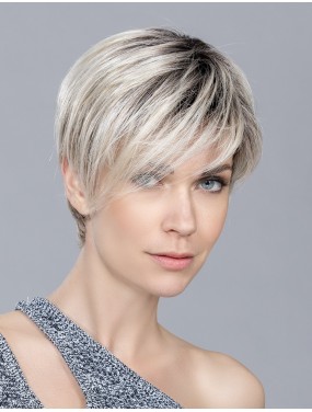 Perruque Jump Mono Ellen Wille teinte Pearlblonde Rooted portée par un mannequin