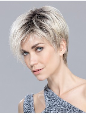 Perruque Jump Mono Ellen Wille teinte Pearlblonde Rooted portée par un mannequin