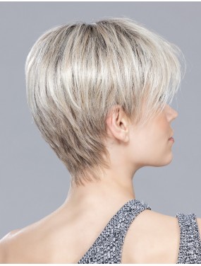 Perruque Jump Mono Ellen Wille teinte Pearlblonde Rooted portée par un mannequin