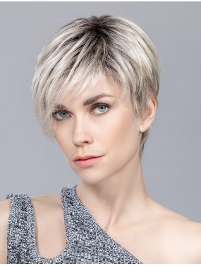 Perruque Jump Mono Ellen Wille teinte Pearlblonde Rooted portée par un mannequin